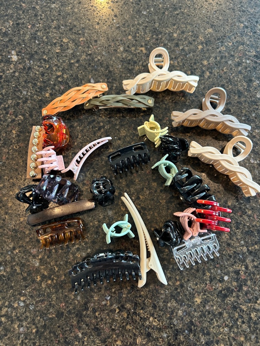 Mixed Women’s Hair Claw Clip Set — Neutral, Black, Pink, Red, Green